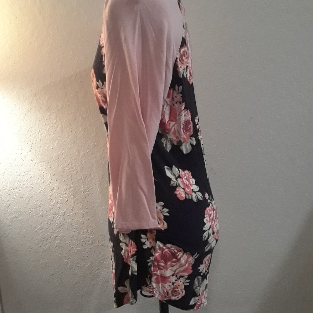 Rose Patterned Baseball Tee‎ - Picture 4 of 5
